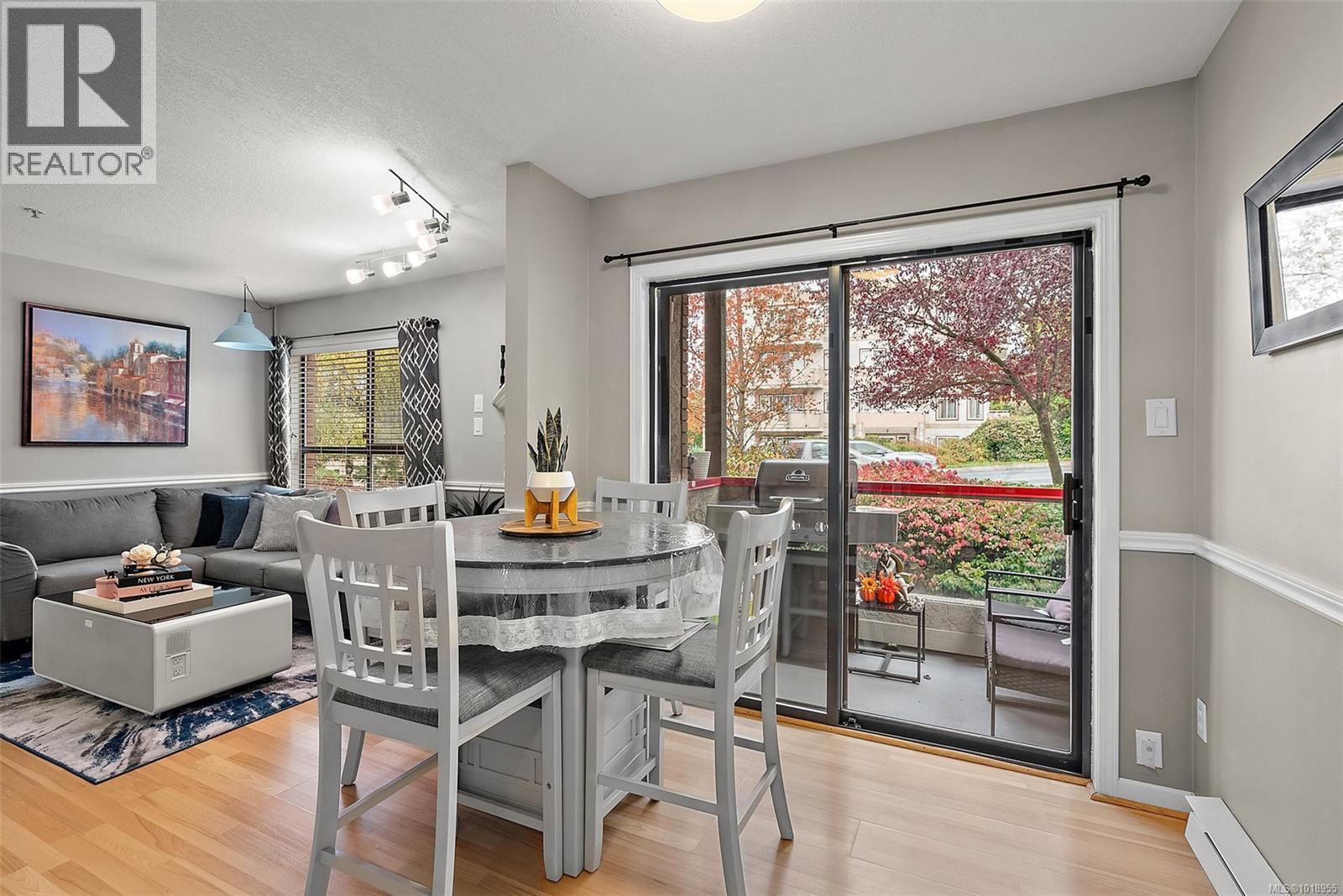 202 7 Gorge Road West, Saanich