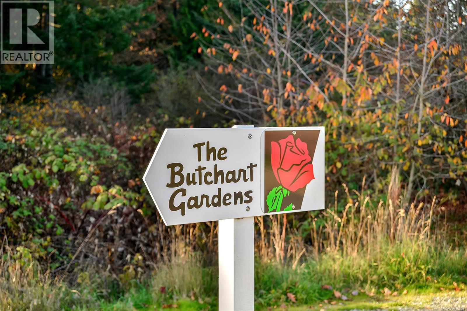 7037 WALLACE Dr, Central Saanich