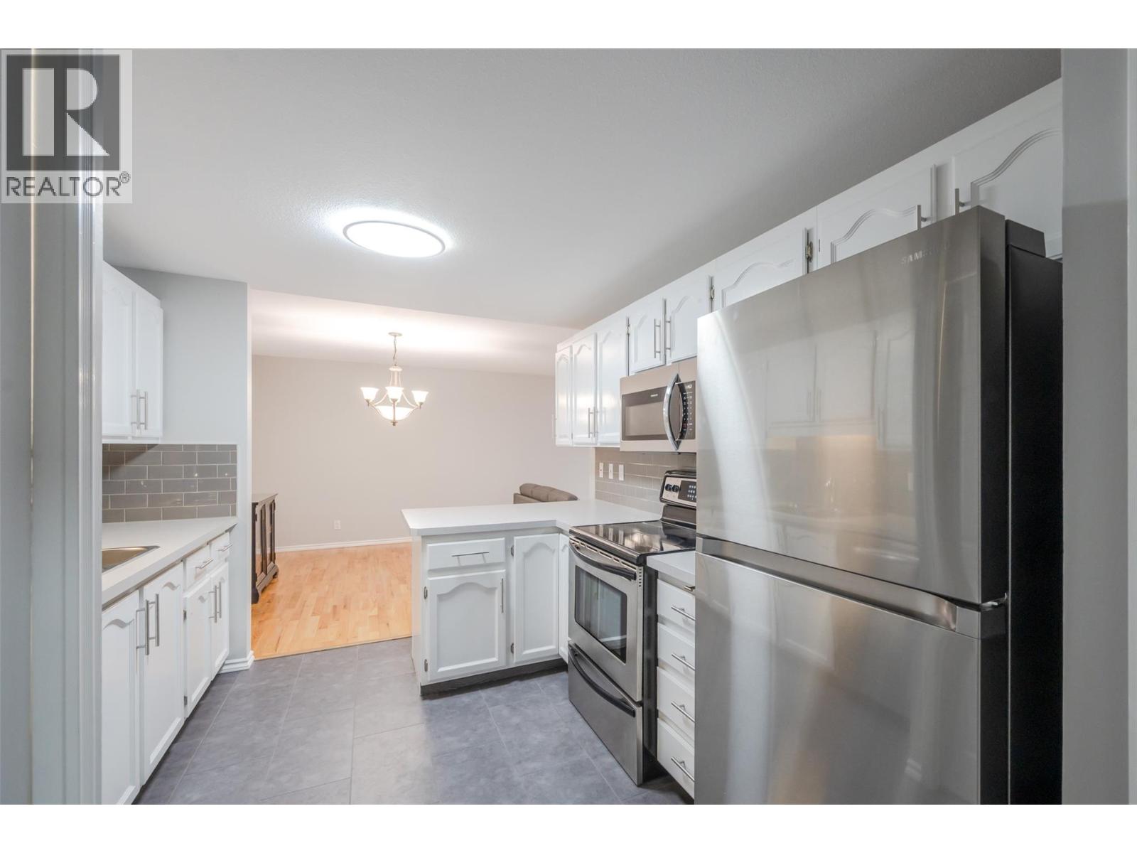 208 272 Green Avenue West, Penticton