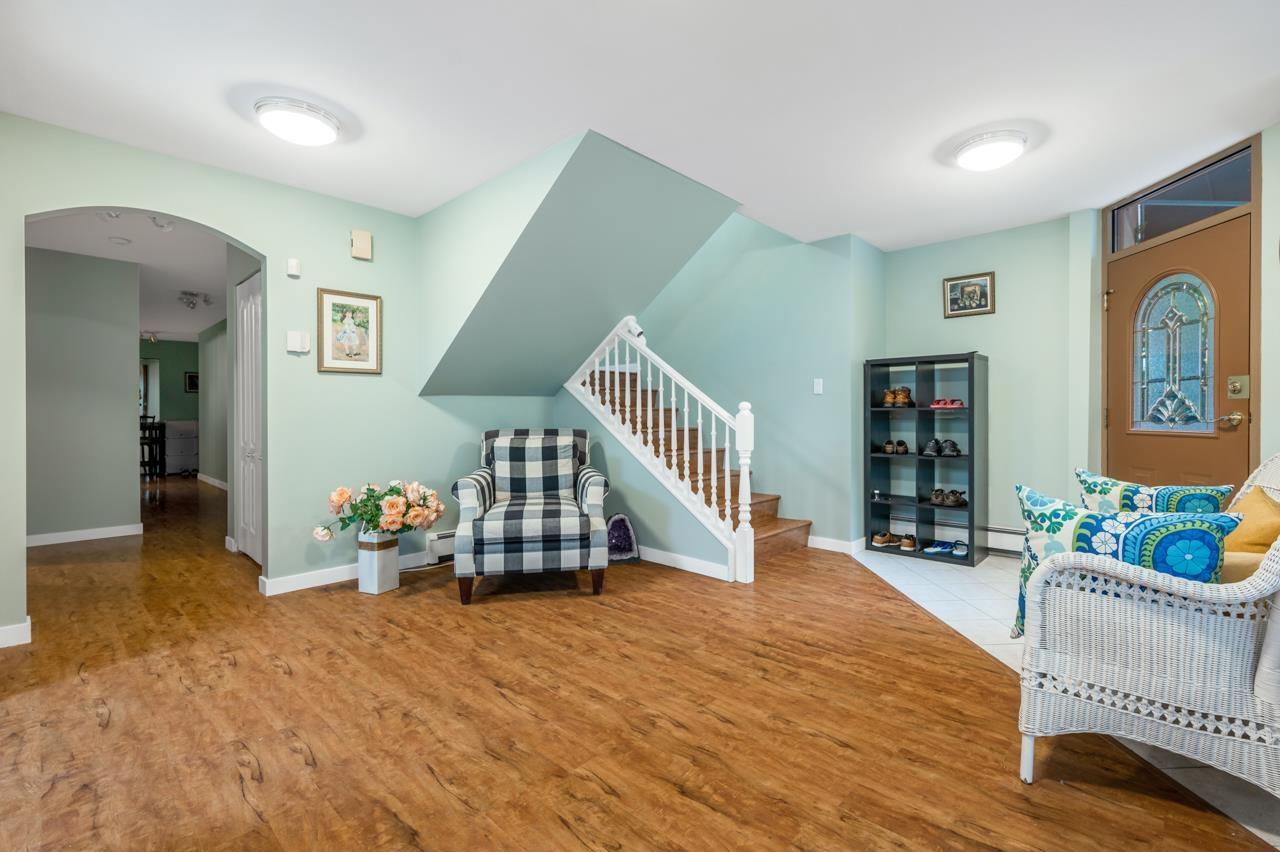 101 15111 RUSSELL AVENUE, White Rock