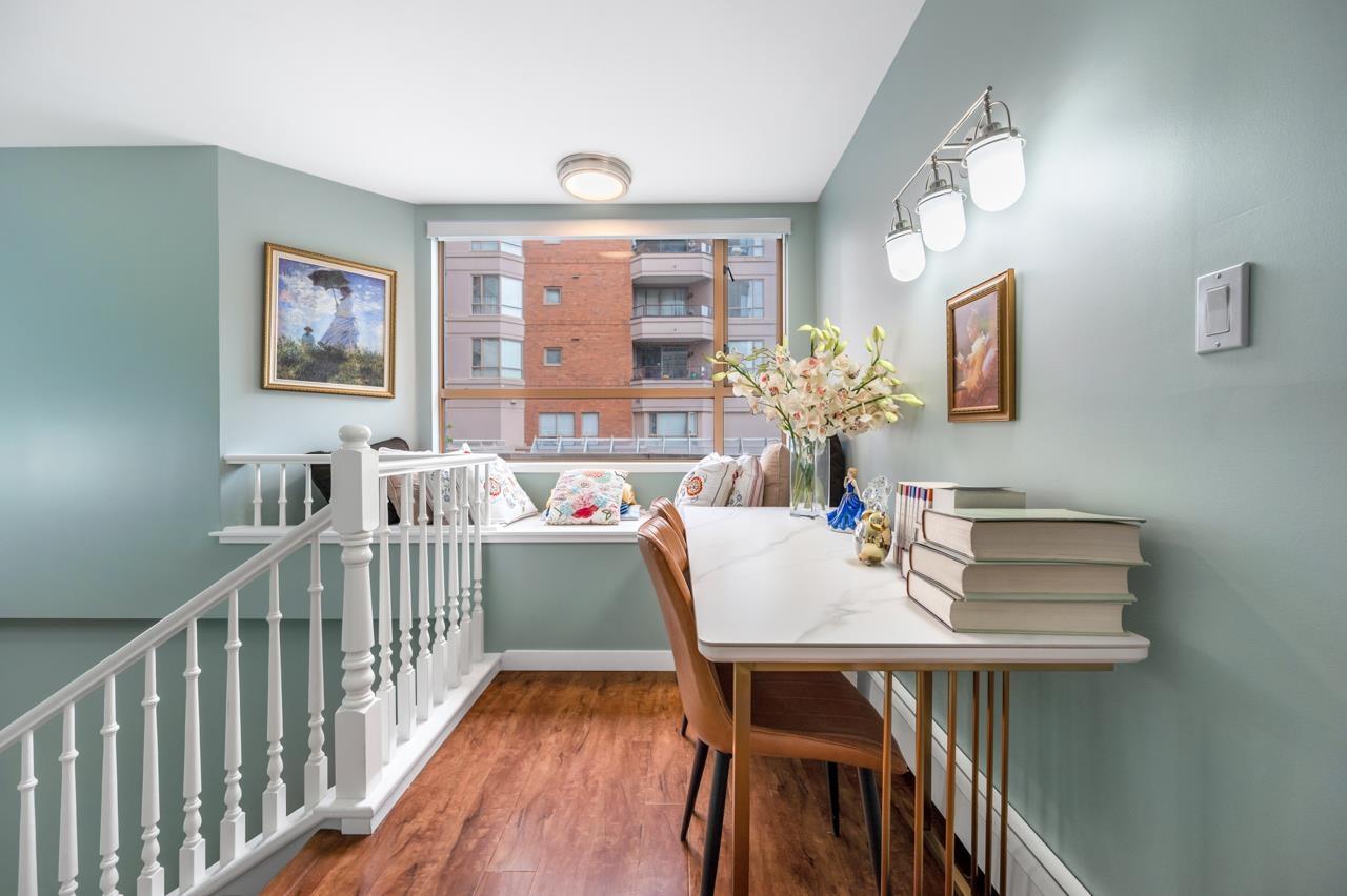 101 15111 RUSSELL AVENUE, White Rock