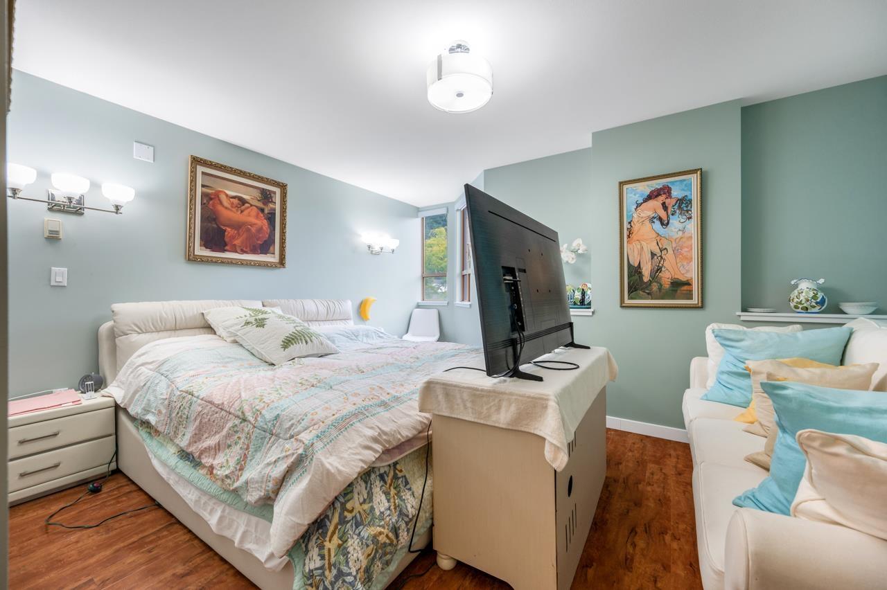 101 15111 RUSSELL AVENUE, White Rock