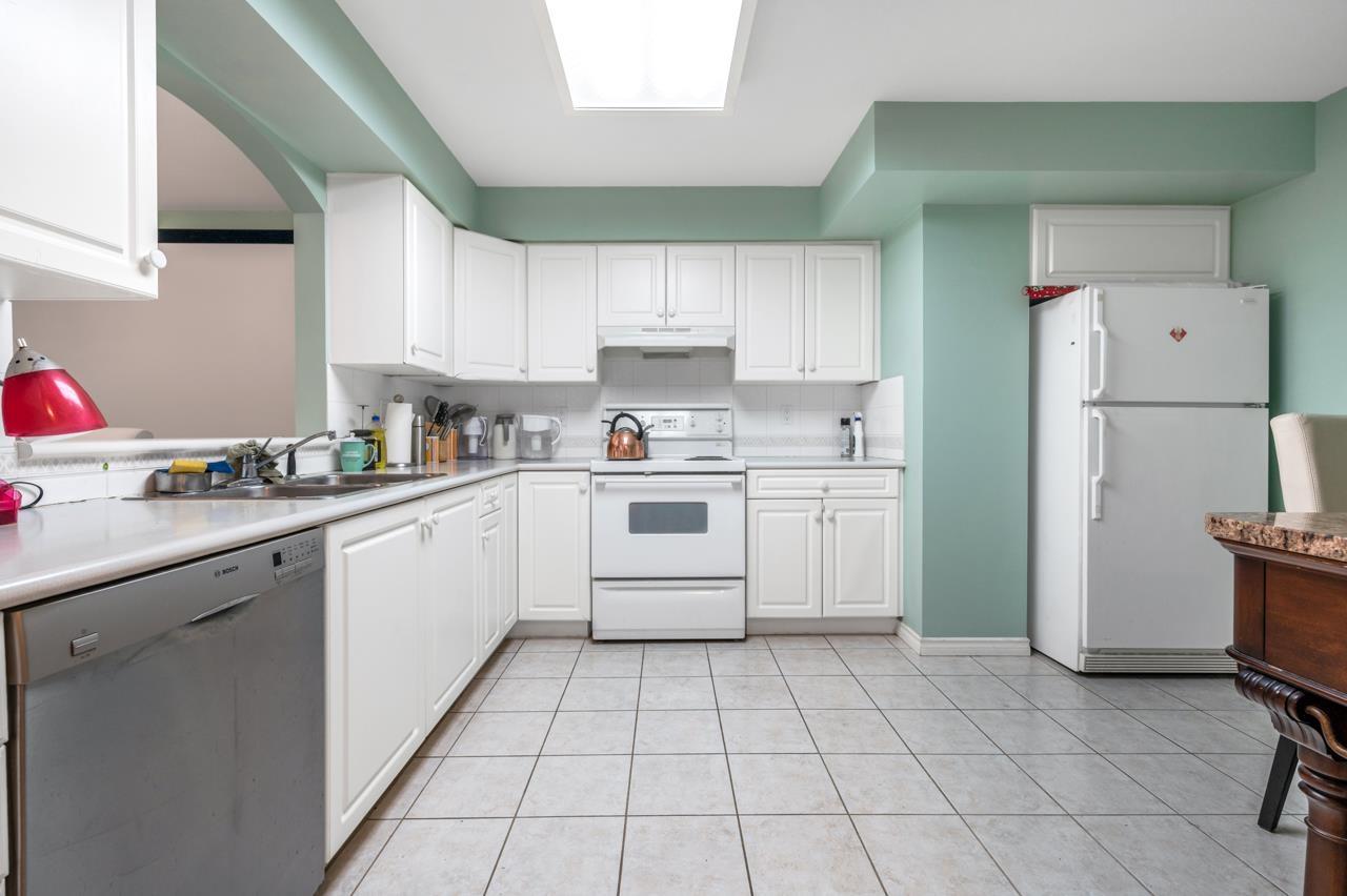 101 15111 RUSSELL AVENUE, White Rock