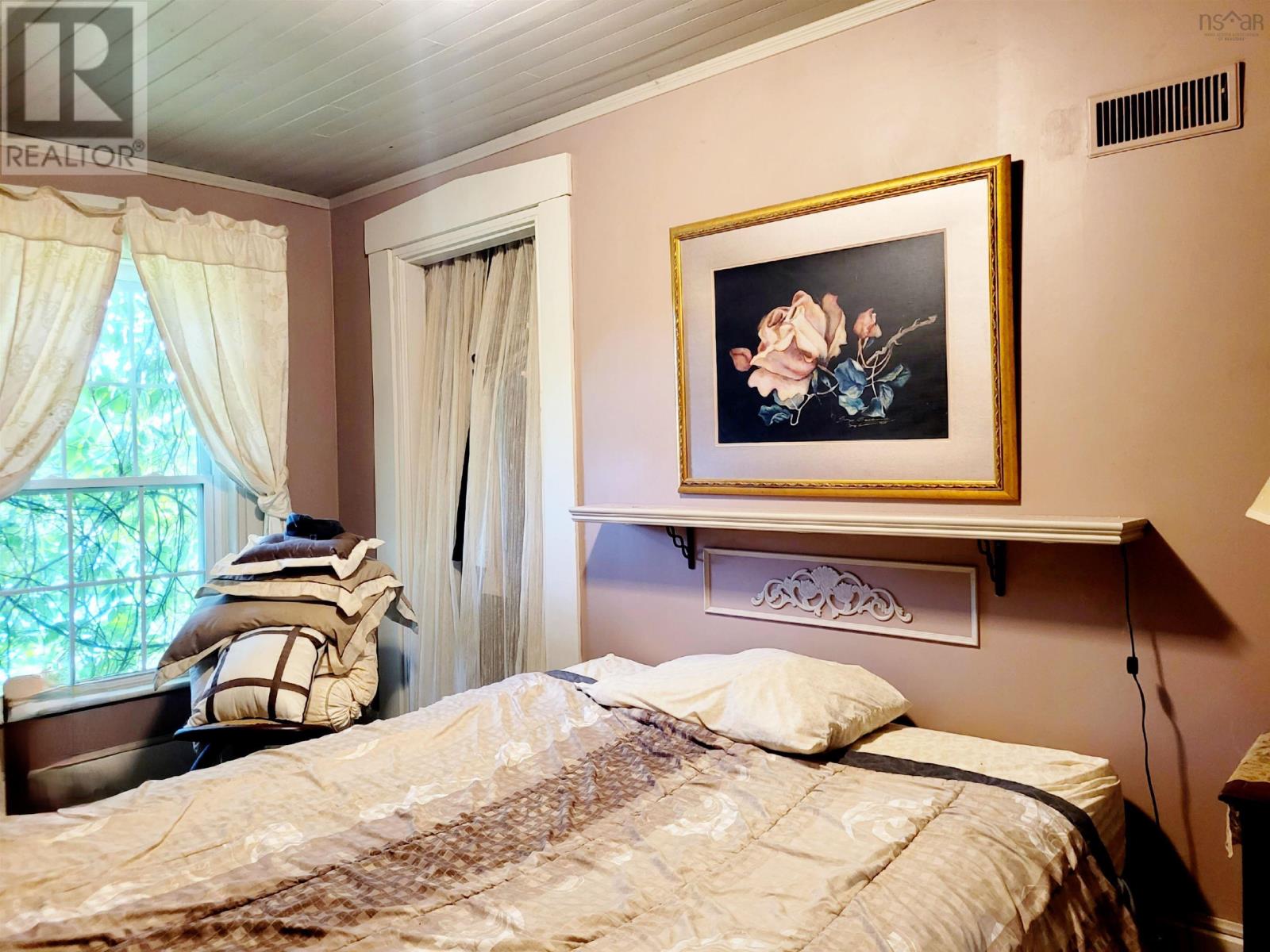 Property 20 of 43 of 221 Highway 8