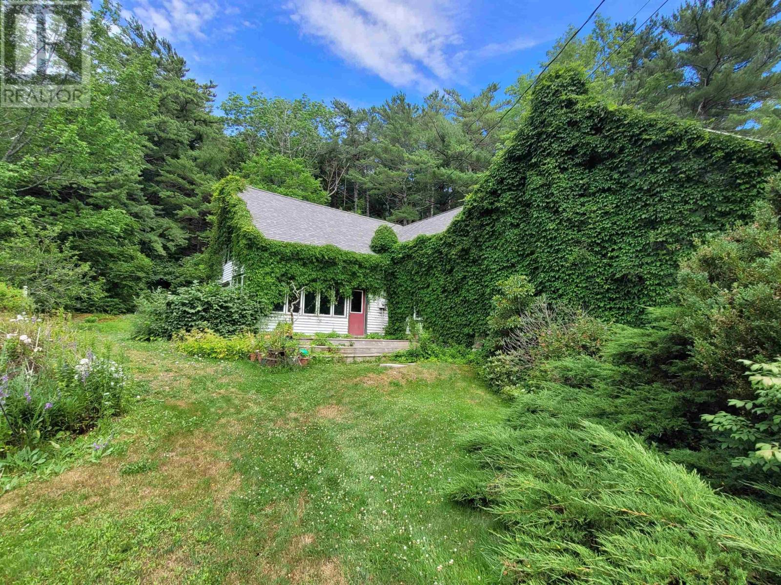 Property 26 of 43 of 221 Highway 8