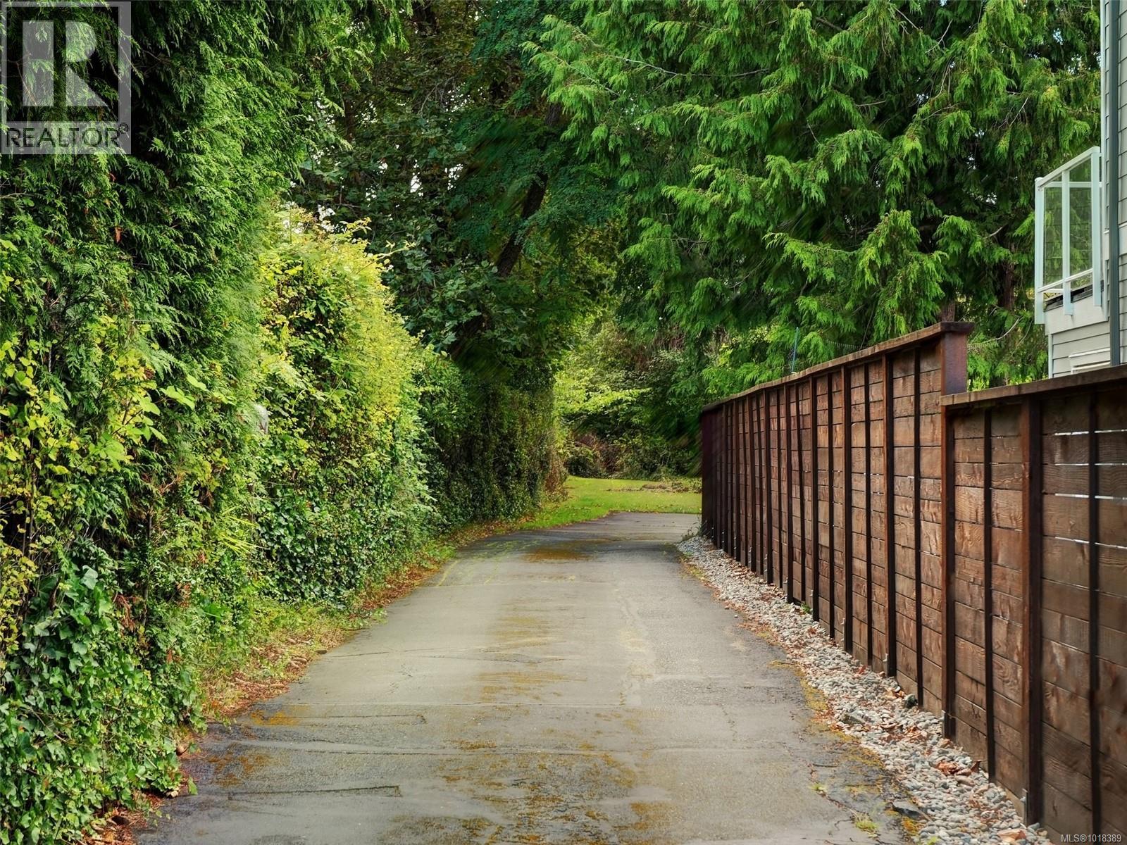  1575 Mileva Lane, Saanich