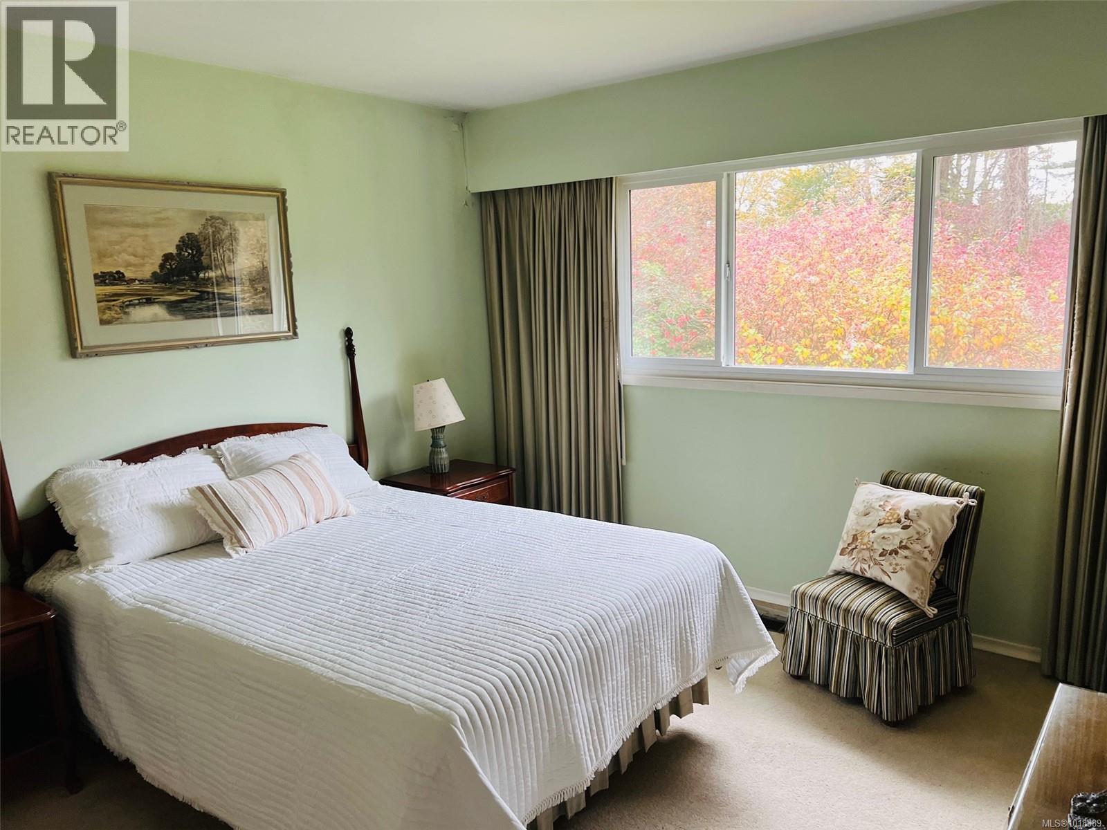  1575 Mileva Lane, Saanich