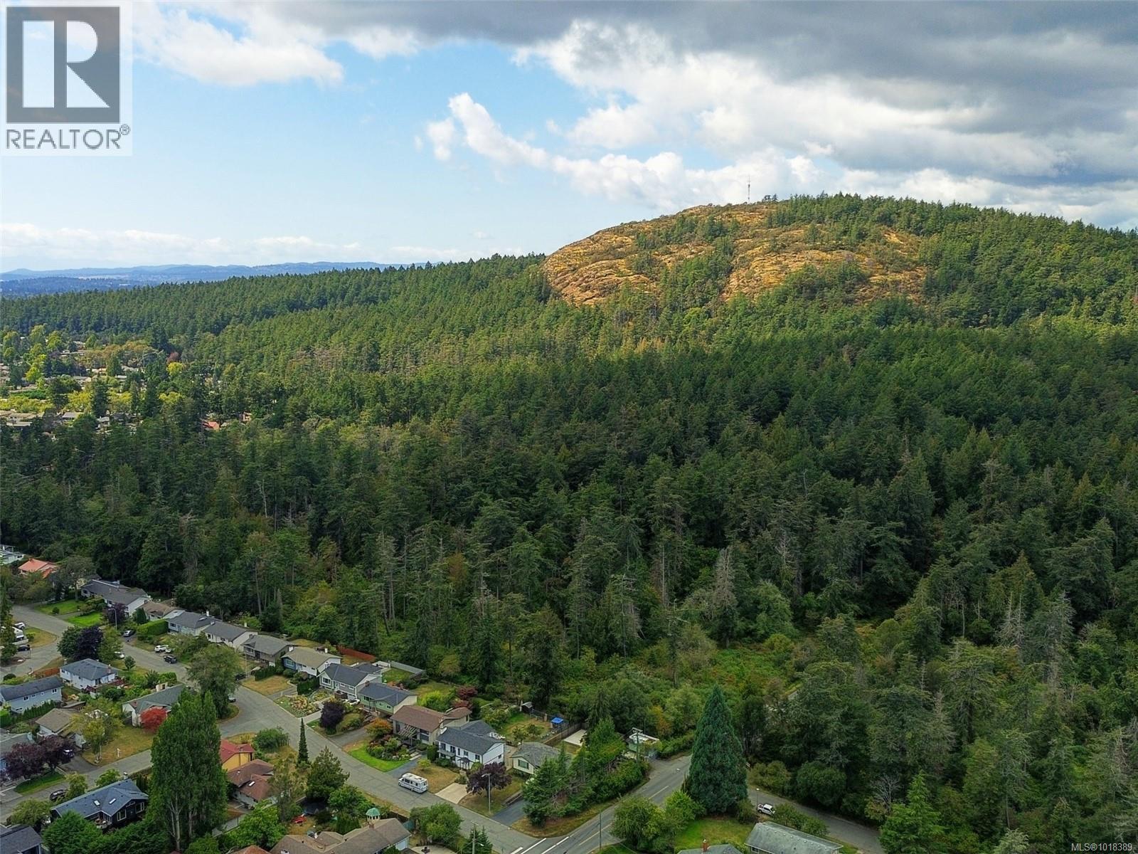  1575 Mileva Lane, Saanich