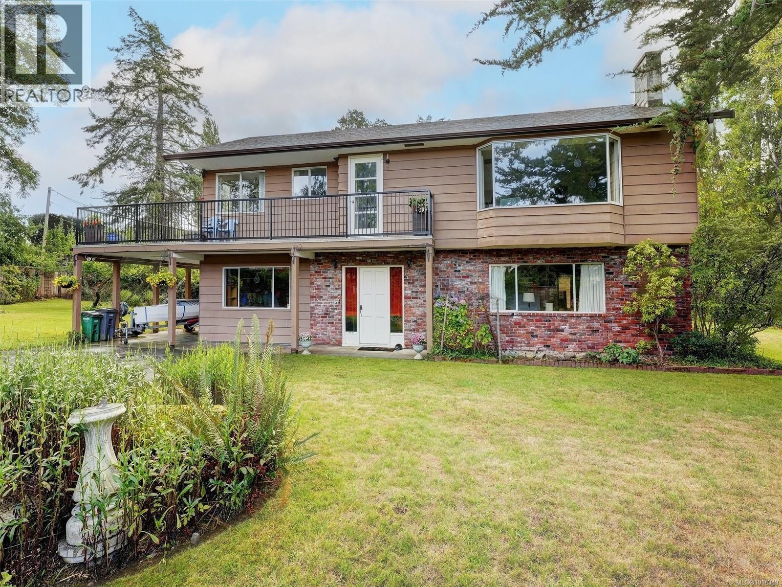  1575 Mileva Lane, Saanich