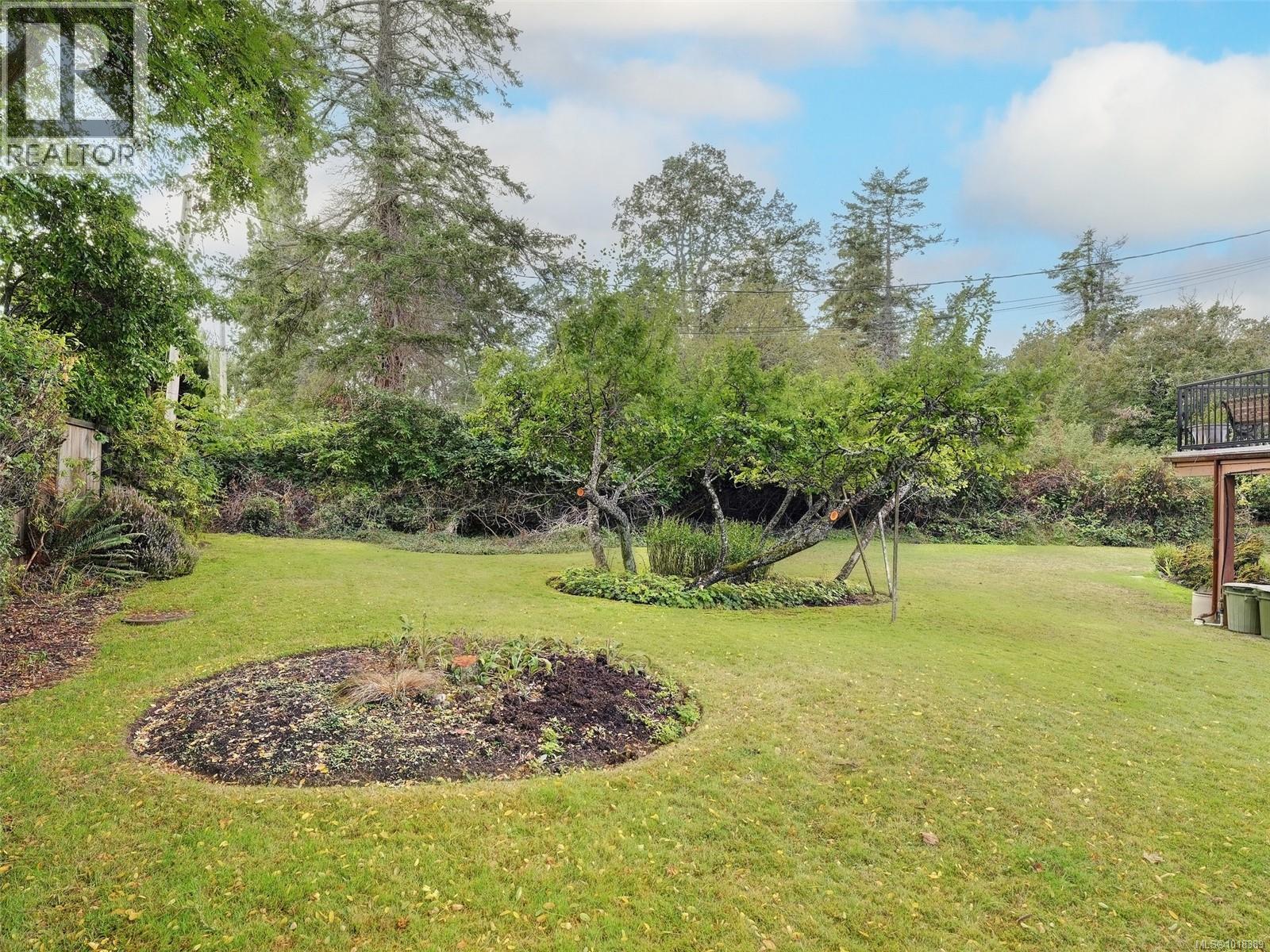  1575 Mileva Lane, Saanich