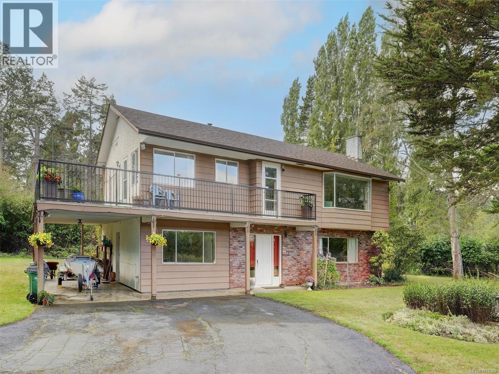  1575 Mileva Lane, Saanich