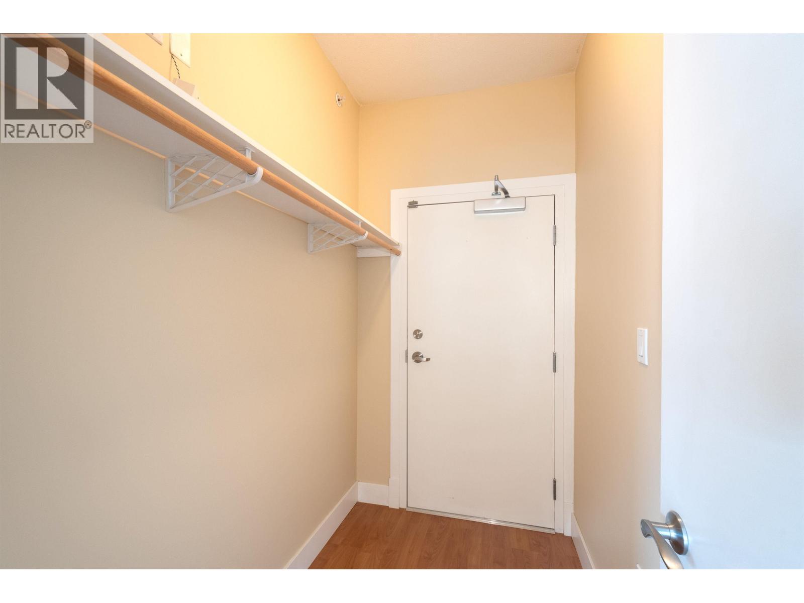 304 152 E 12TH STREET, North Vancouver