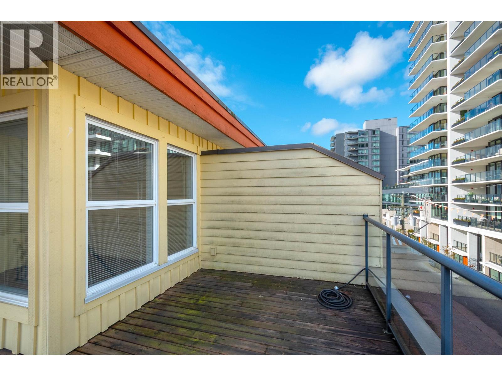 304 152 E 12TH STREET, North Vancouver