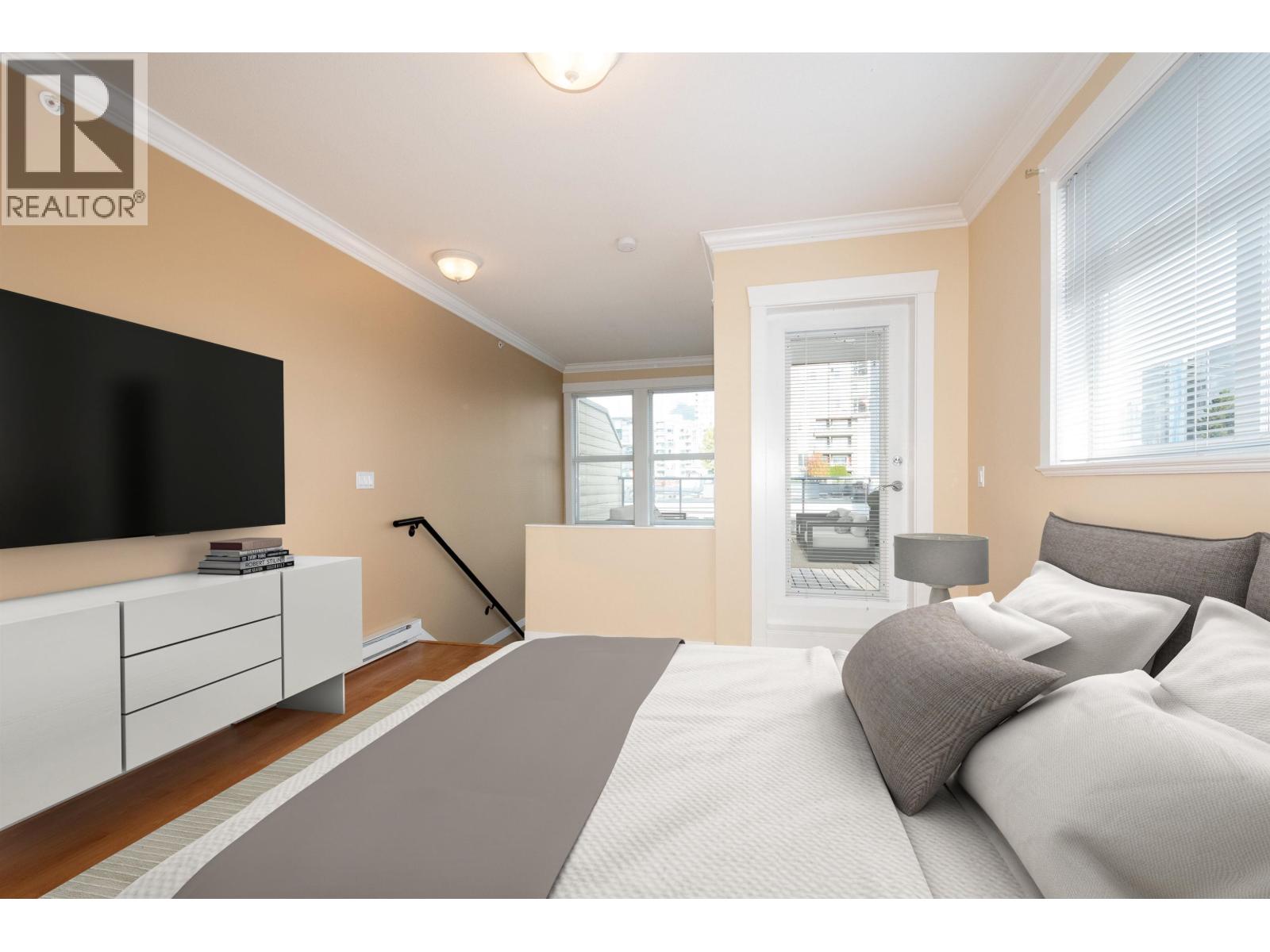 304 152 E 12TH STREET, North Vancouver