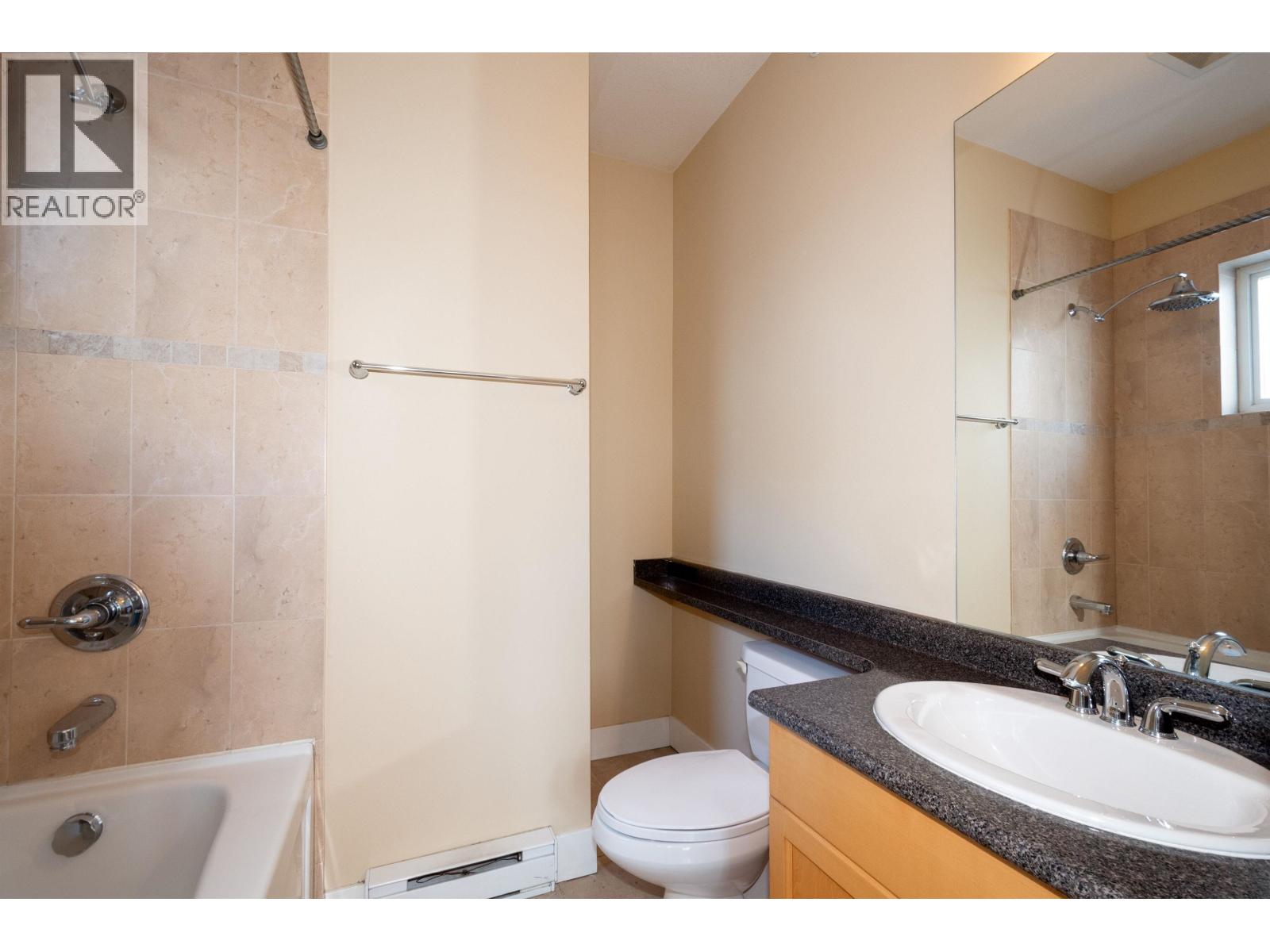 304 152 E 12TH STREET, North Vancouver