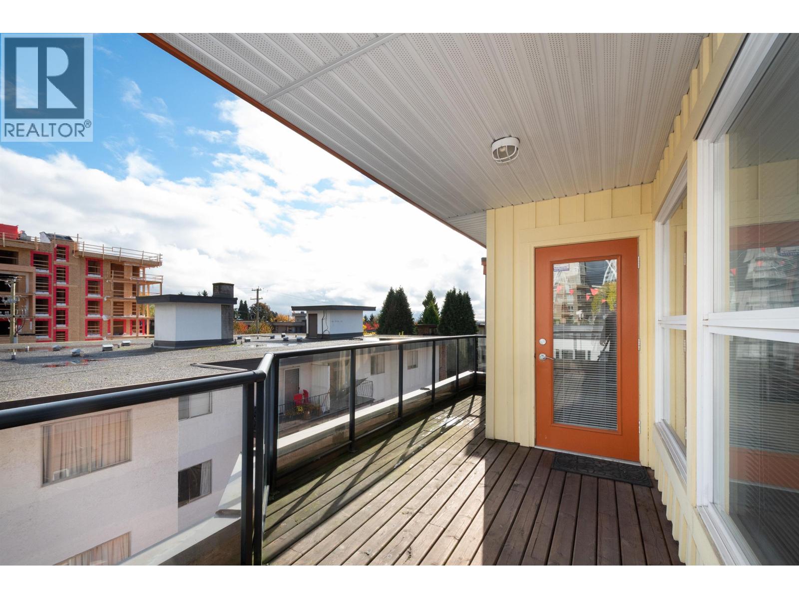 304 152 E 12TH STREET, North Vancouver