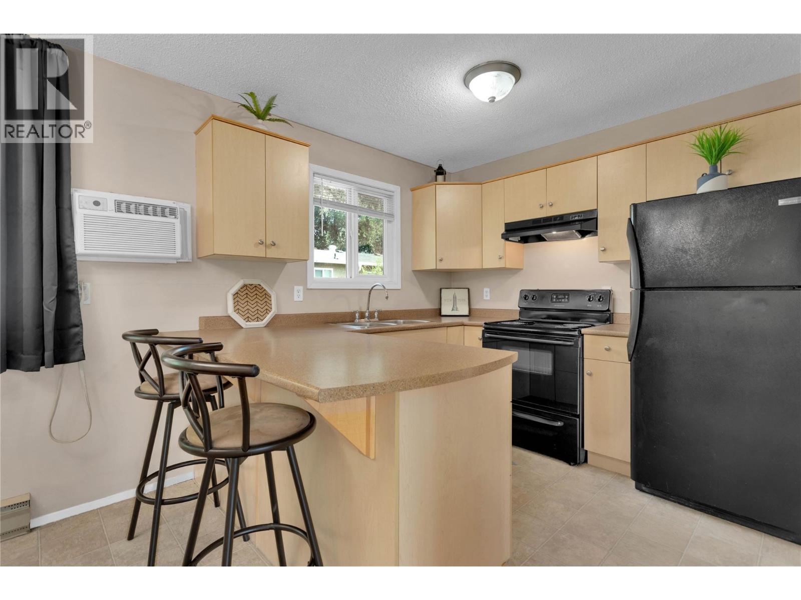  588 McCurdy Road, Kelowna