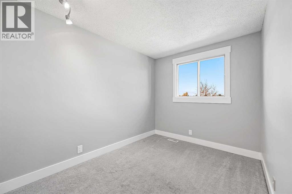 Single Family House for Sale in  Castlegreen Close NE Castleridge Calgary 