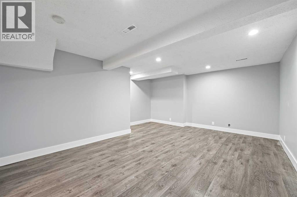 Single Family House for Sale in  Castlegreen Close NE Castleridge Calgary 