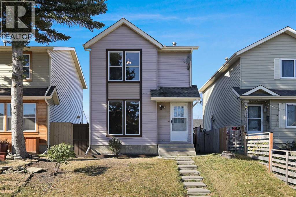 Single Family House for Sale in  Castlegreen Close NE Castleridge Calgary 