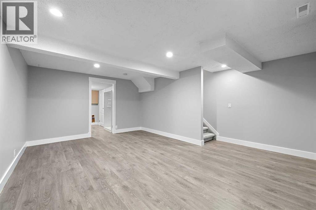 Single Family House for Sale in  Castlegreen Close NE Castleridge Calgary 