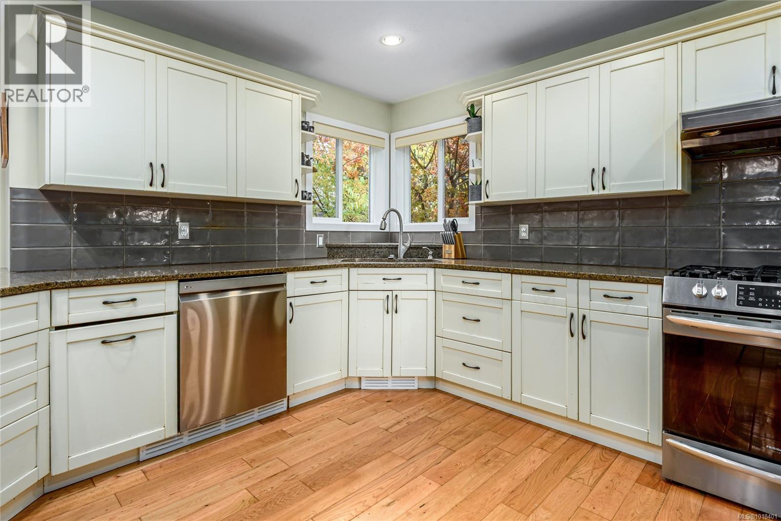 1230 Glen Urquhart Dr, Courtenay