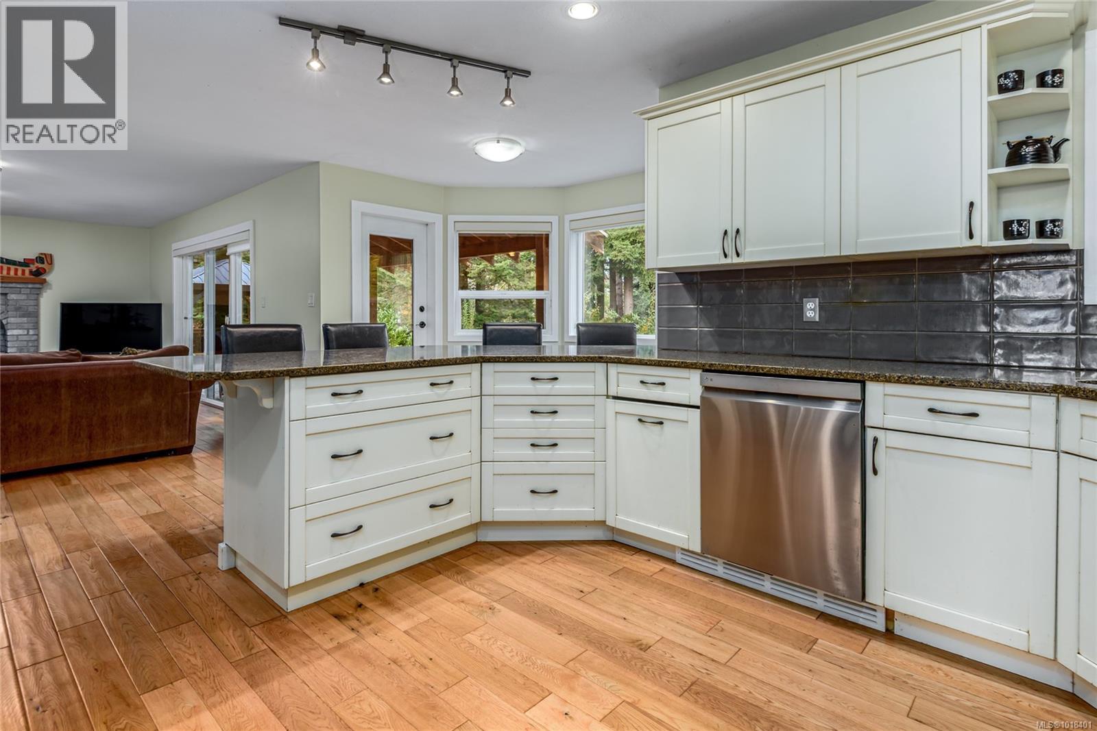 1230 Glen Urquhart Dr, Courtenay