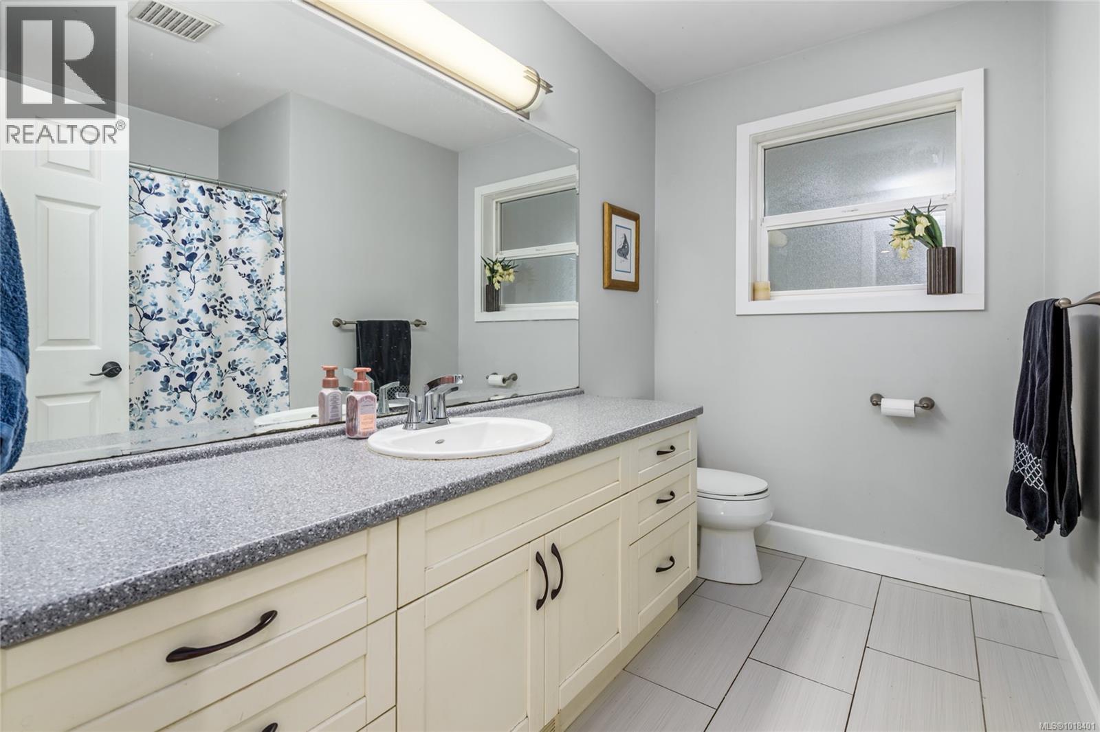 1230 Glen Urquhart Dr, Courtenay