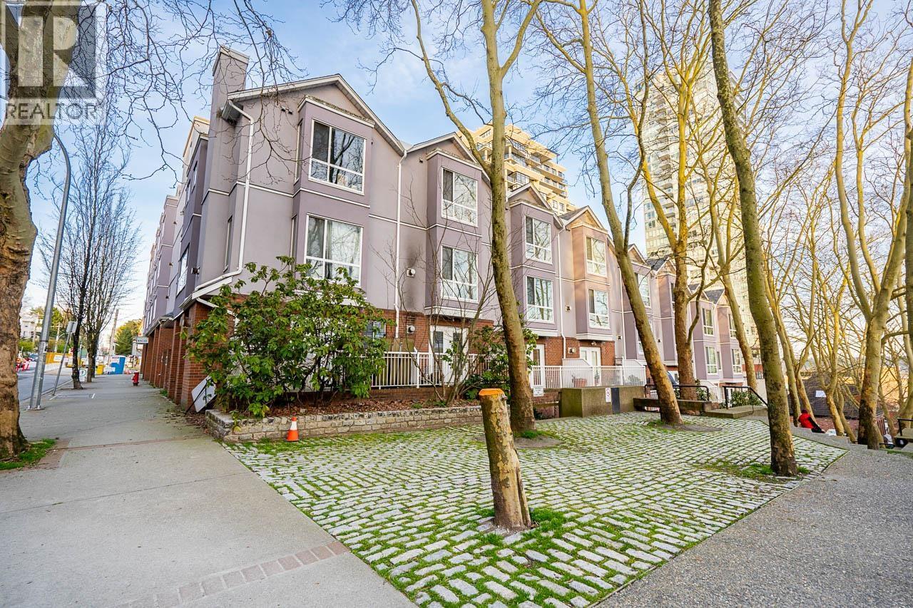 103 624 AGNES STREET, New Westminster