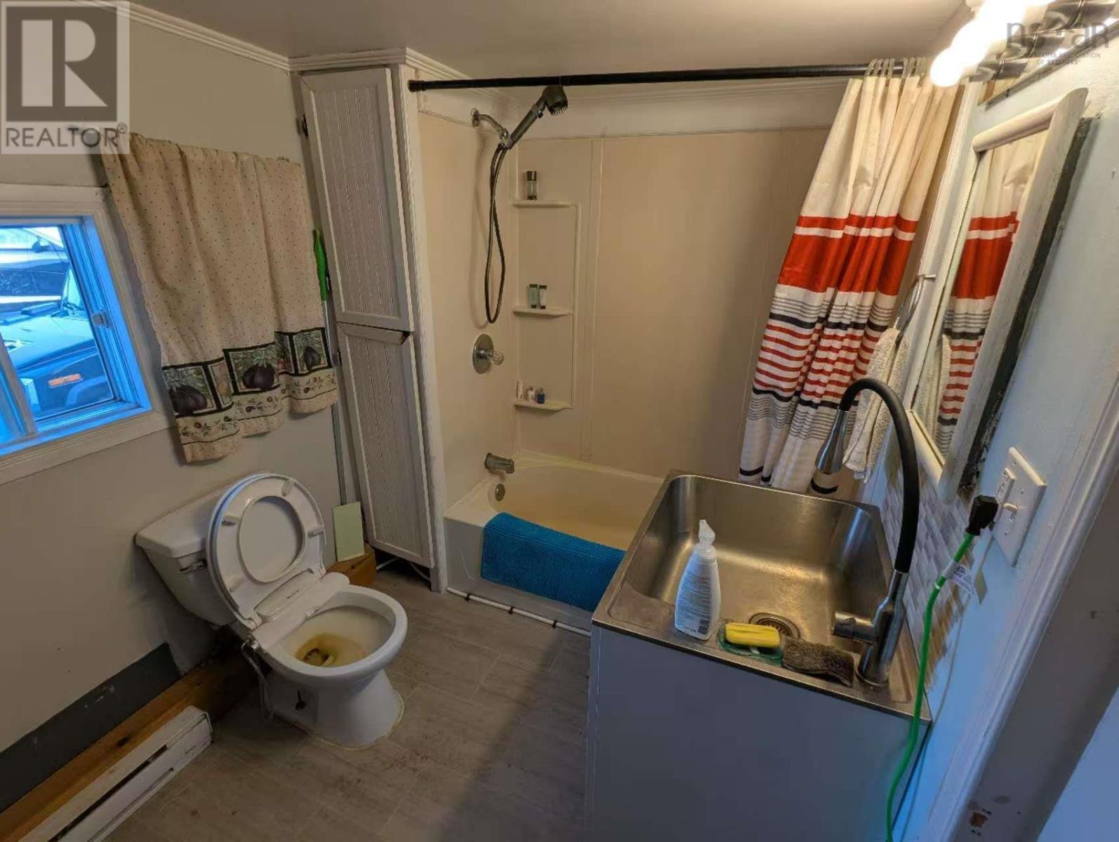 Property 10 of 11 of 34 Club Road