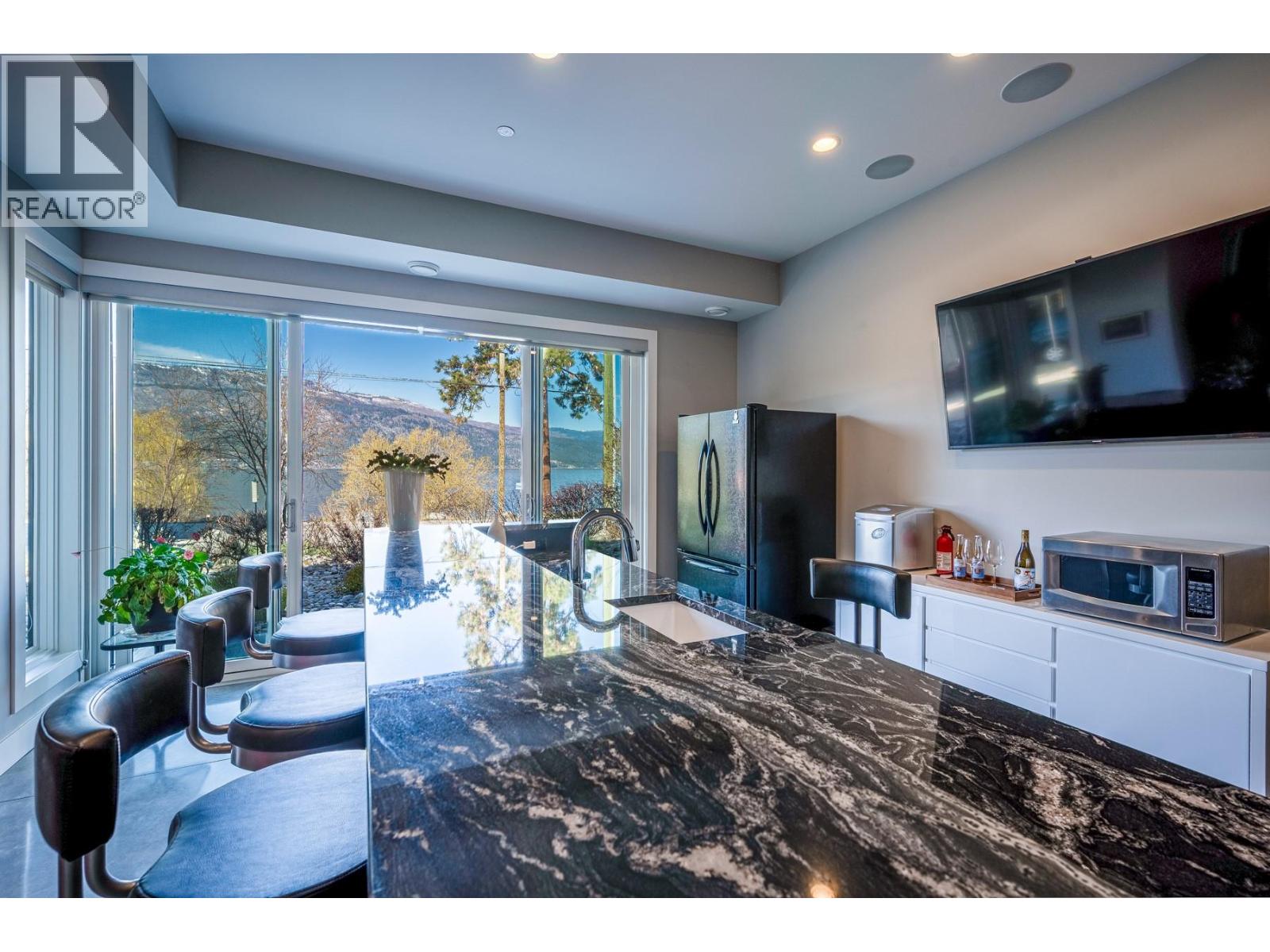  11537 Okanagan Centre Road West, Lake Country