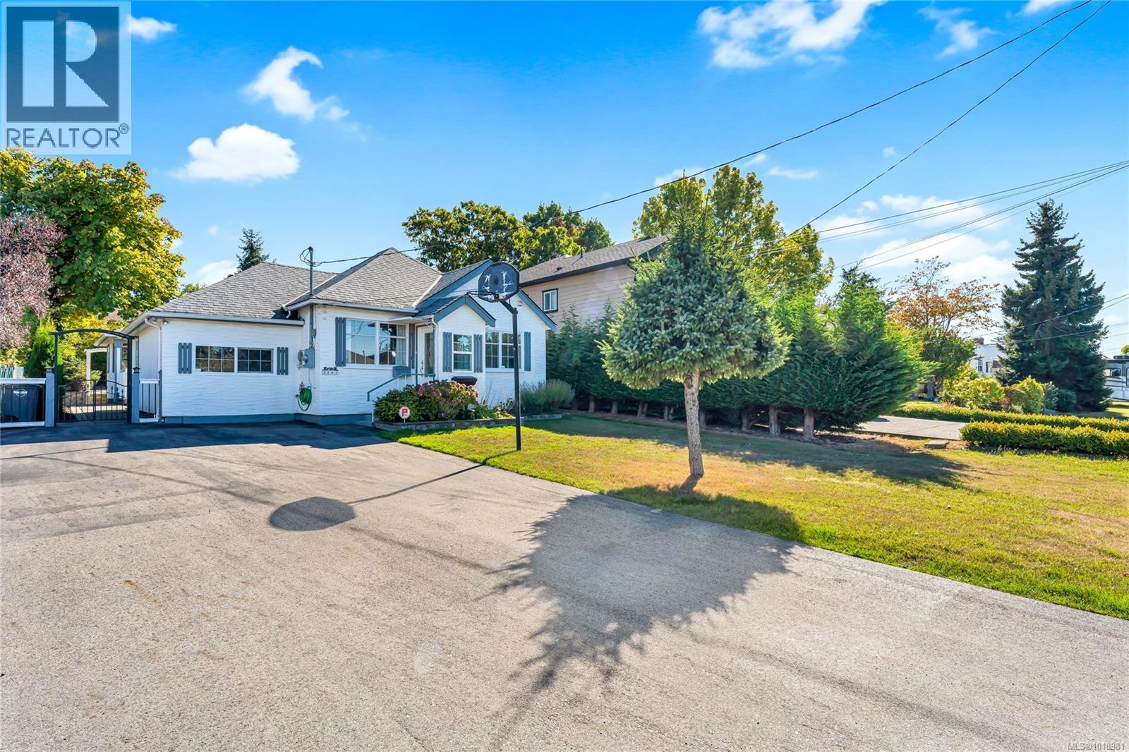  3165 Wascana Street, Saanich