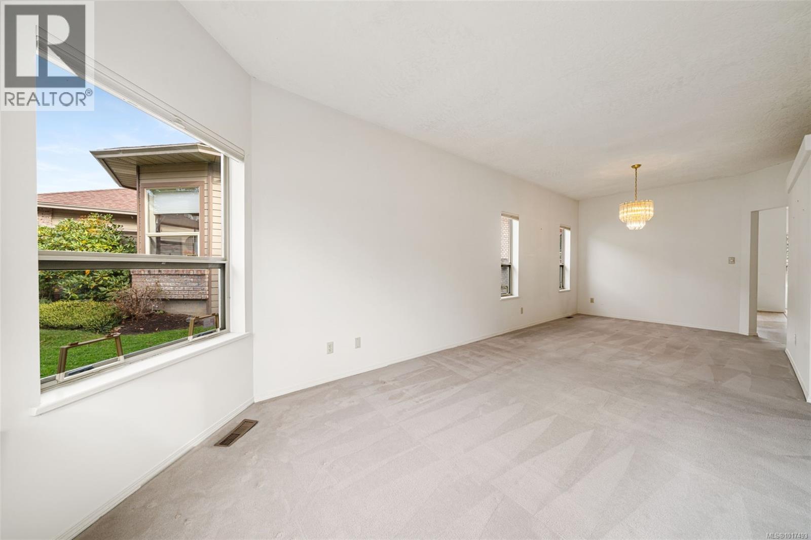 102 4515 Pipeline Rd, Saanich