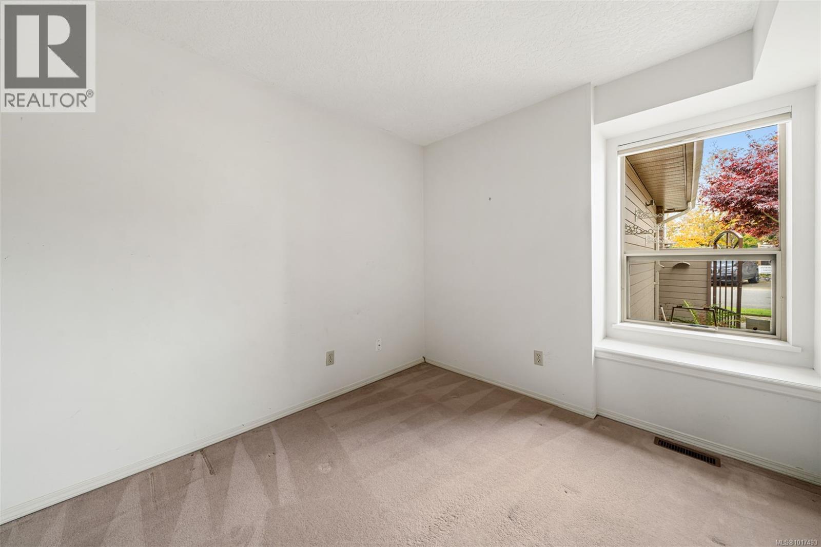 102 4515 Pipeline Rd, Saanich