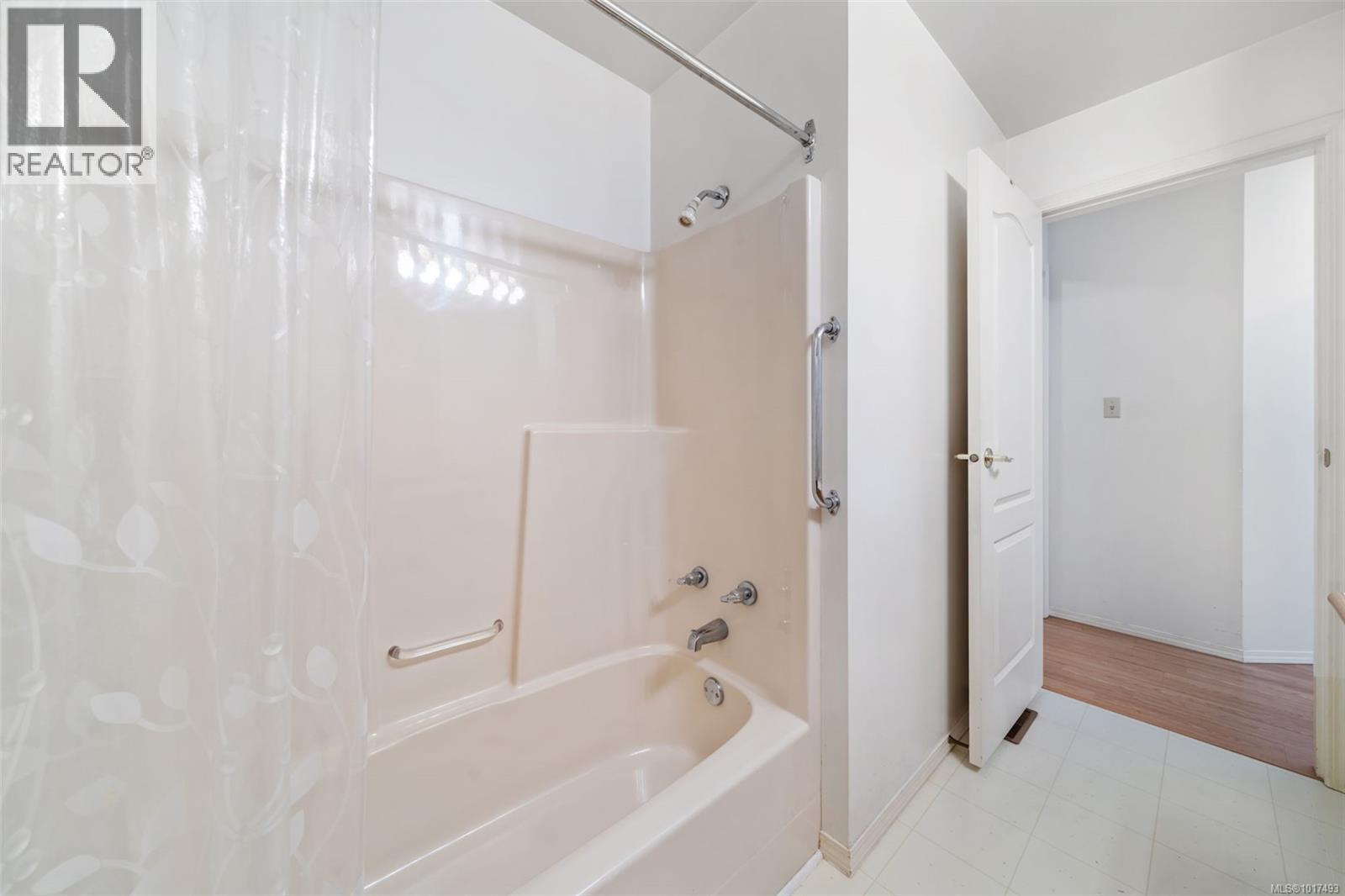 102 4515 Pipeline Rd, Saanich