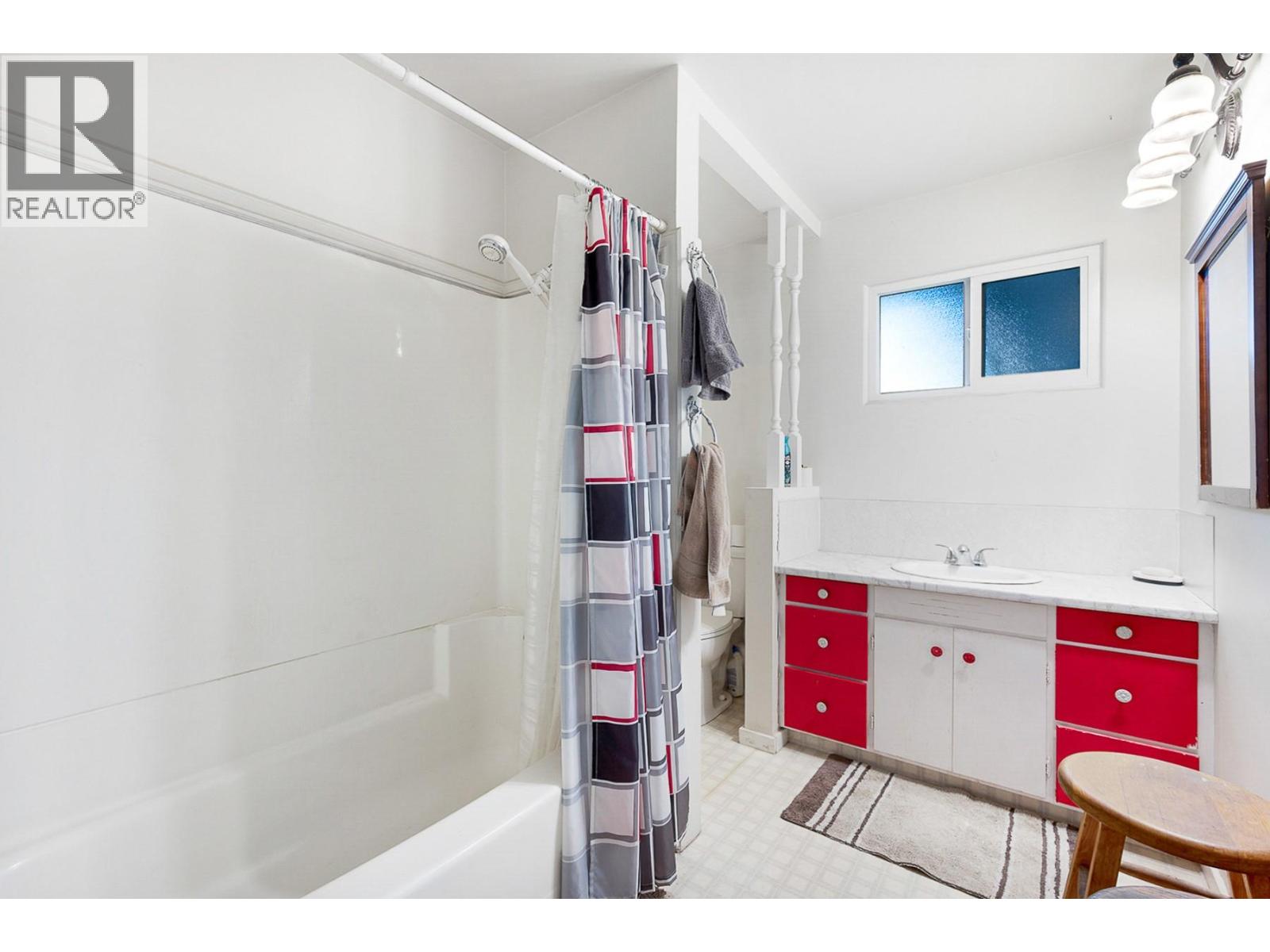 988 Glengarry Street - 29