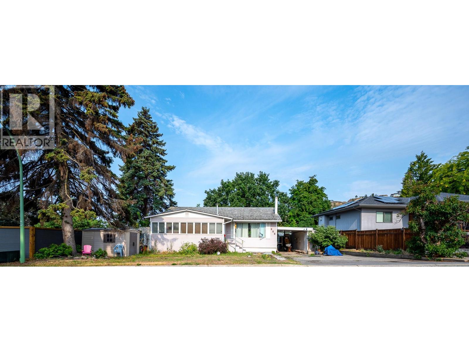988 Glengarry Street - 1