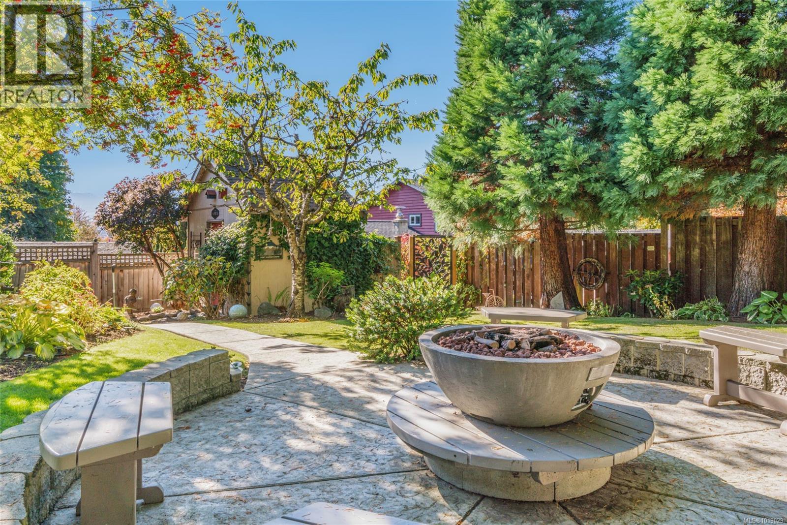 1720 McLauchlin Dr, Courtenay