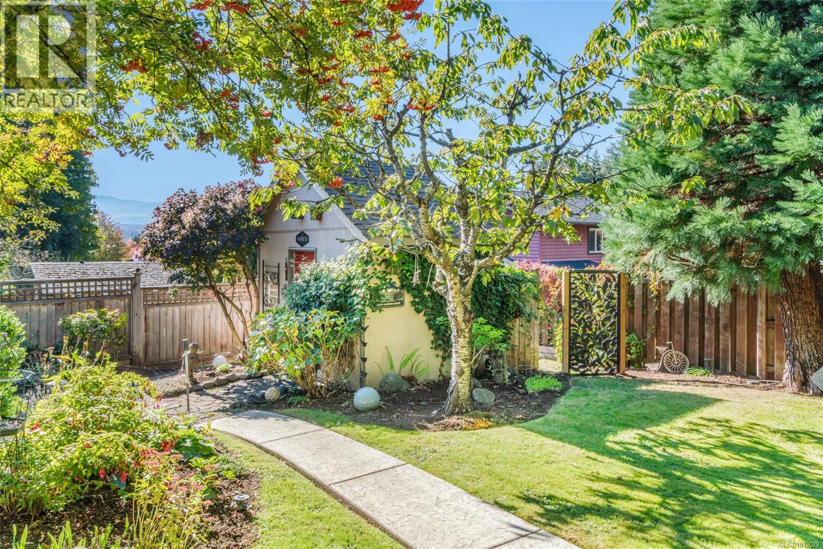 1720 McLauchlin Dr, Courtenay