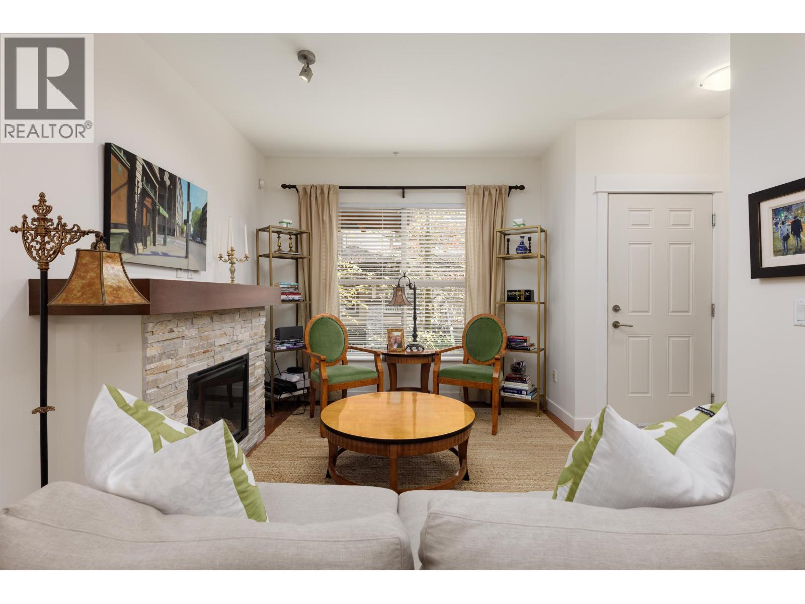 4 307 E 15TH STREET, North Vancouver