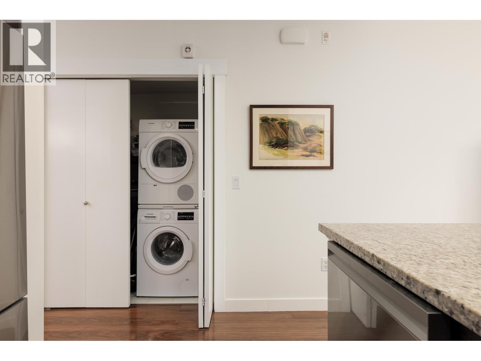 4 307 E 15TH STREET, North Vancouver