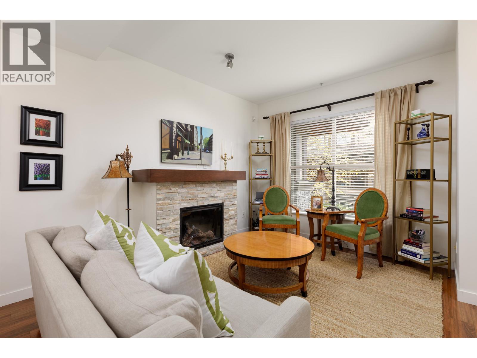 4 307 E 15TH STREET, North Vancouver