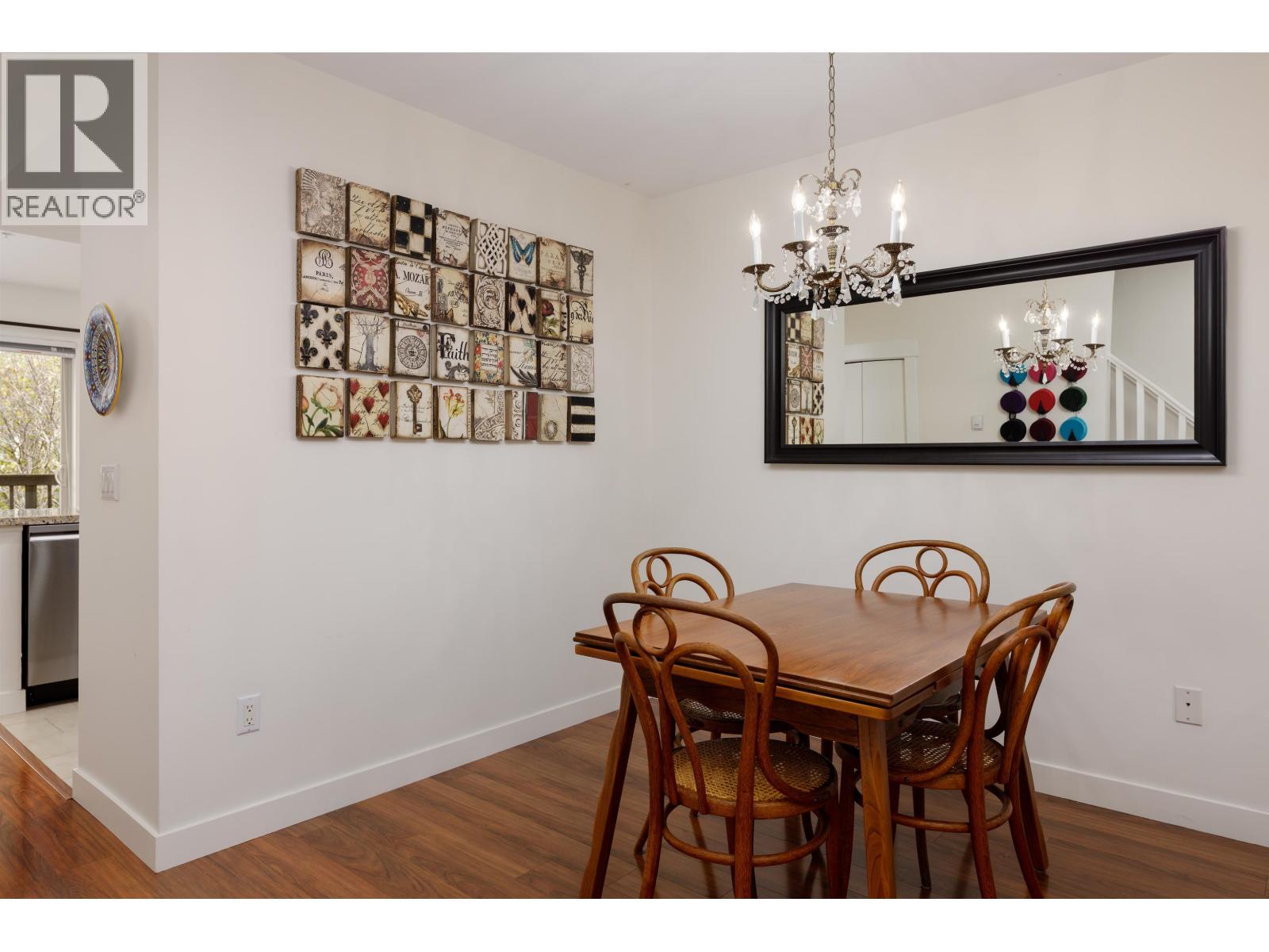 4 307 E 15TH STREET, North Vancouver