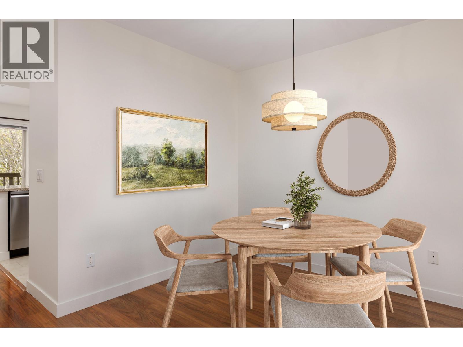 4 307 E 15TH STREET, North Vancouver