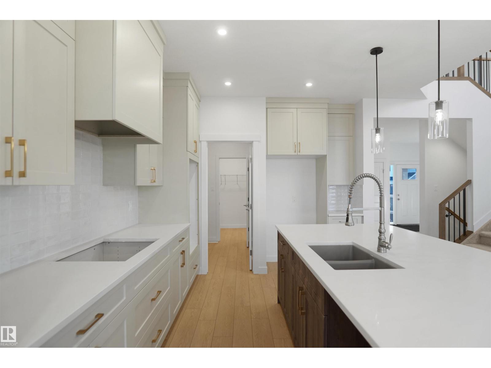 20608 27 AV NW, Edmonton