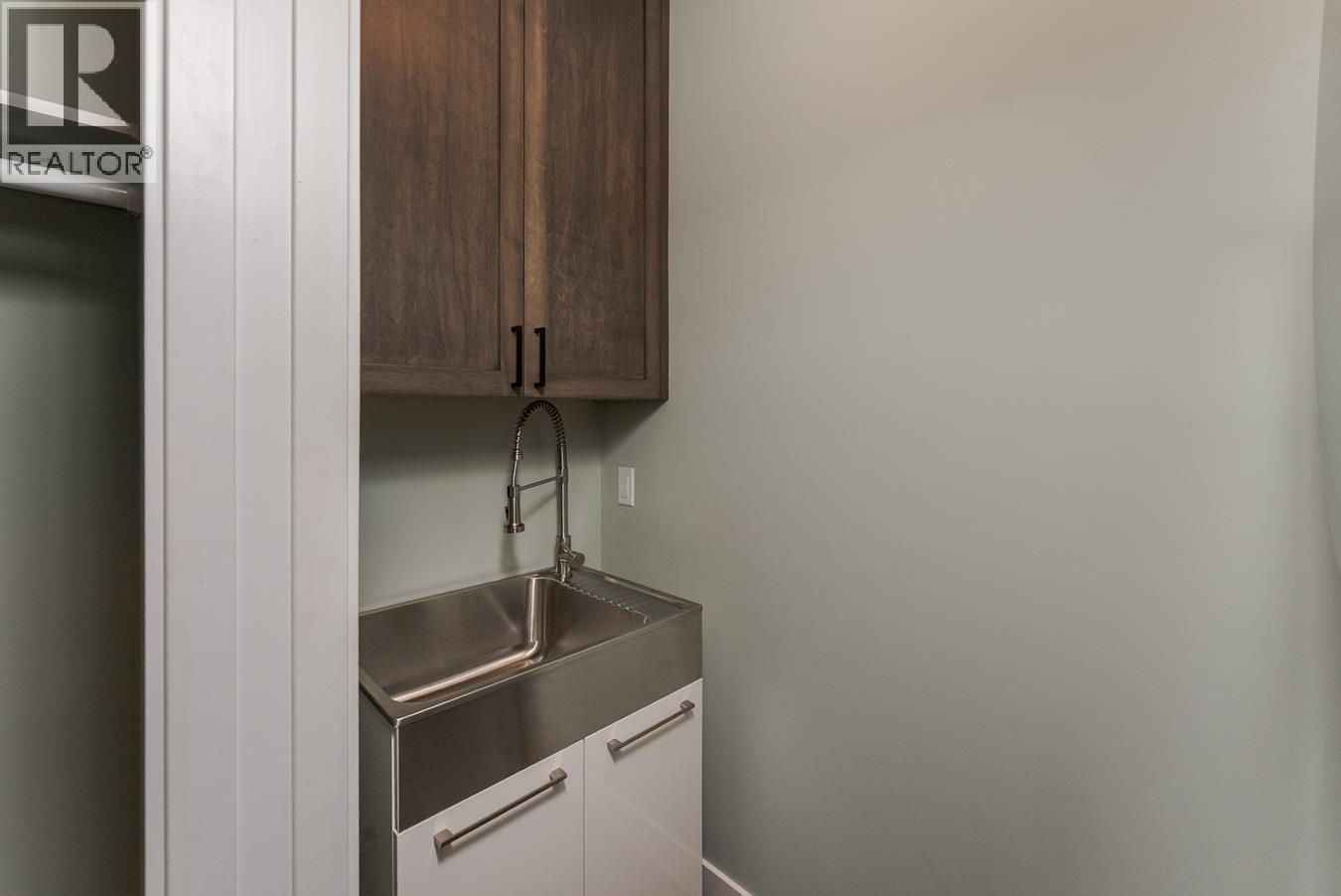 904 2425 ROWE STREET, Prince George