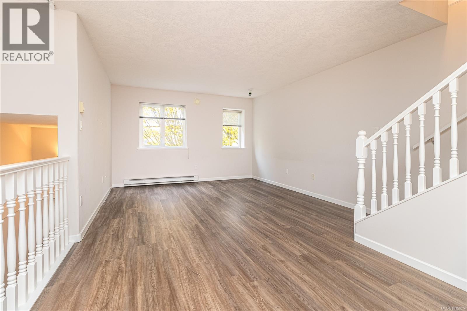 13 1043 Caledonia Ave, Victoria