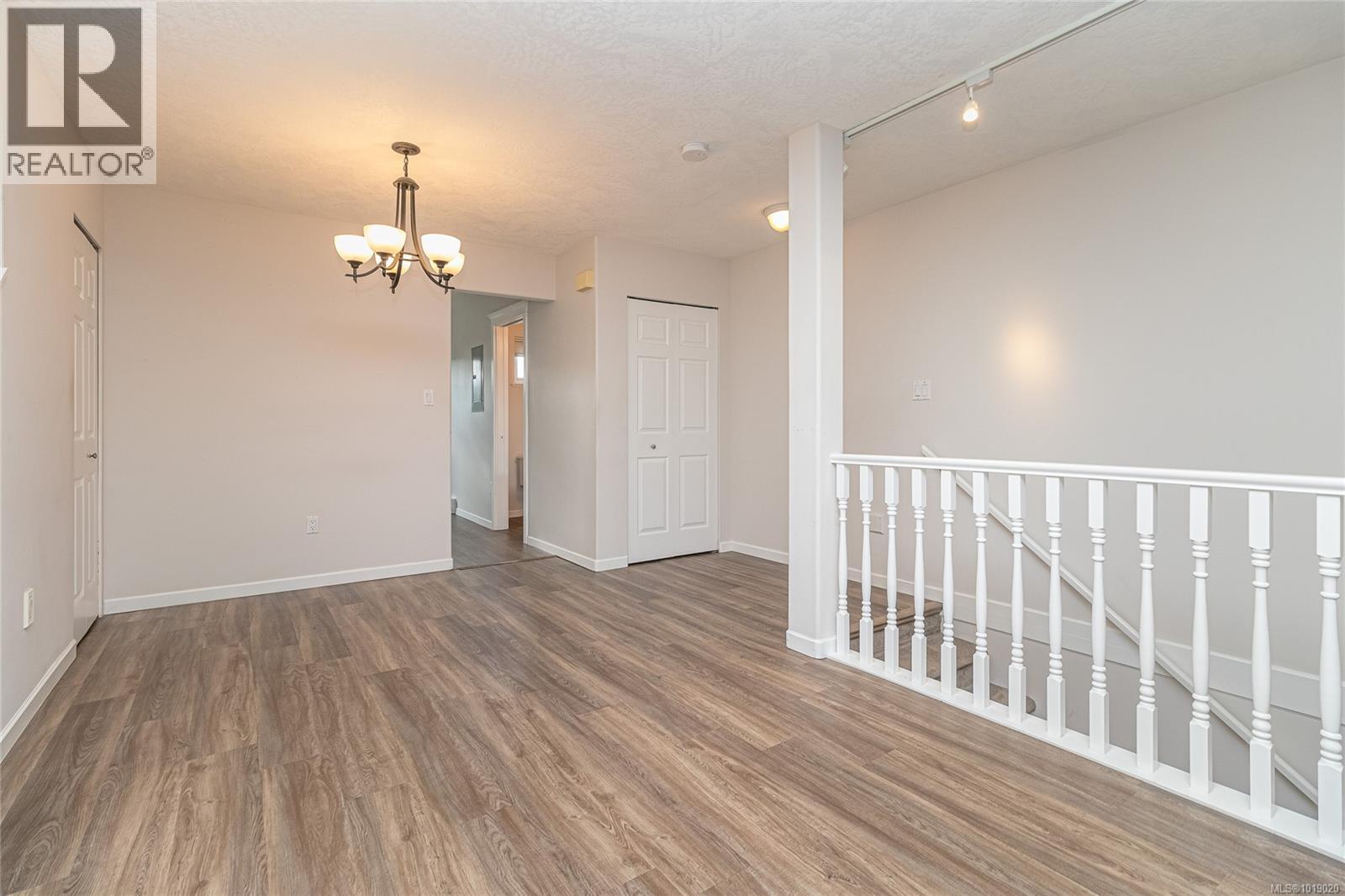 13 1043 Caledonia Ave, Victoria