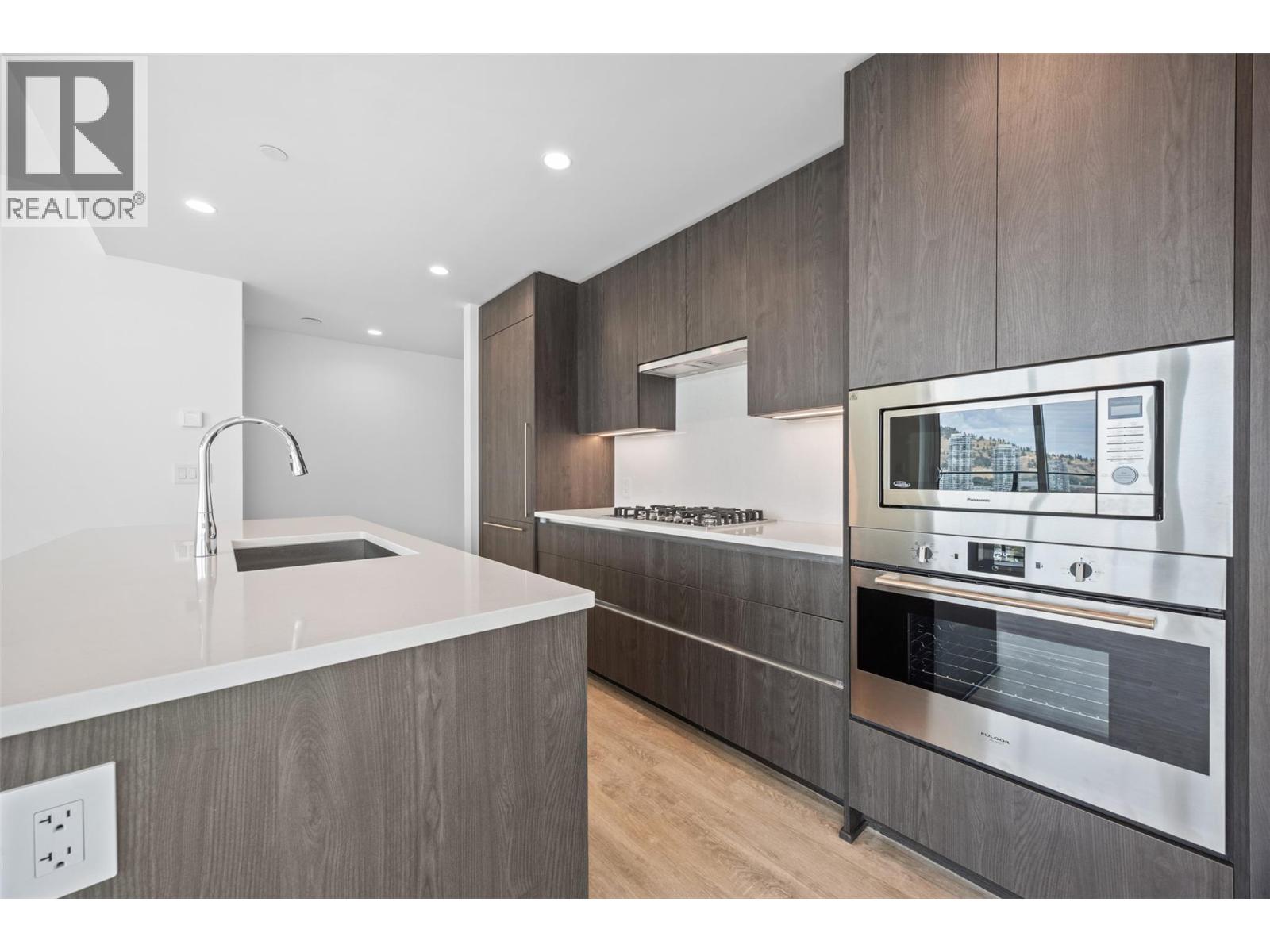 #1808 238 Leon Avenue - 14