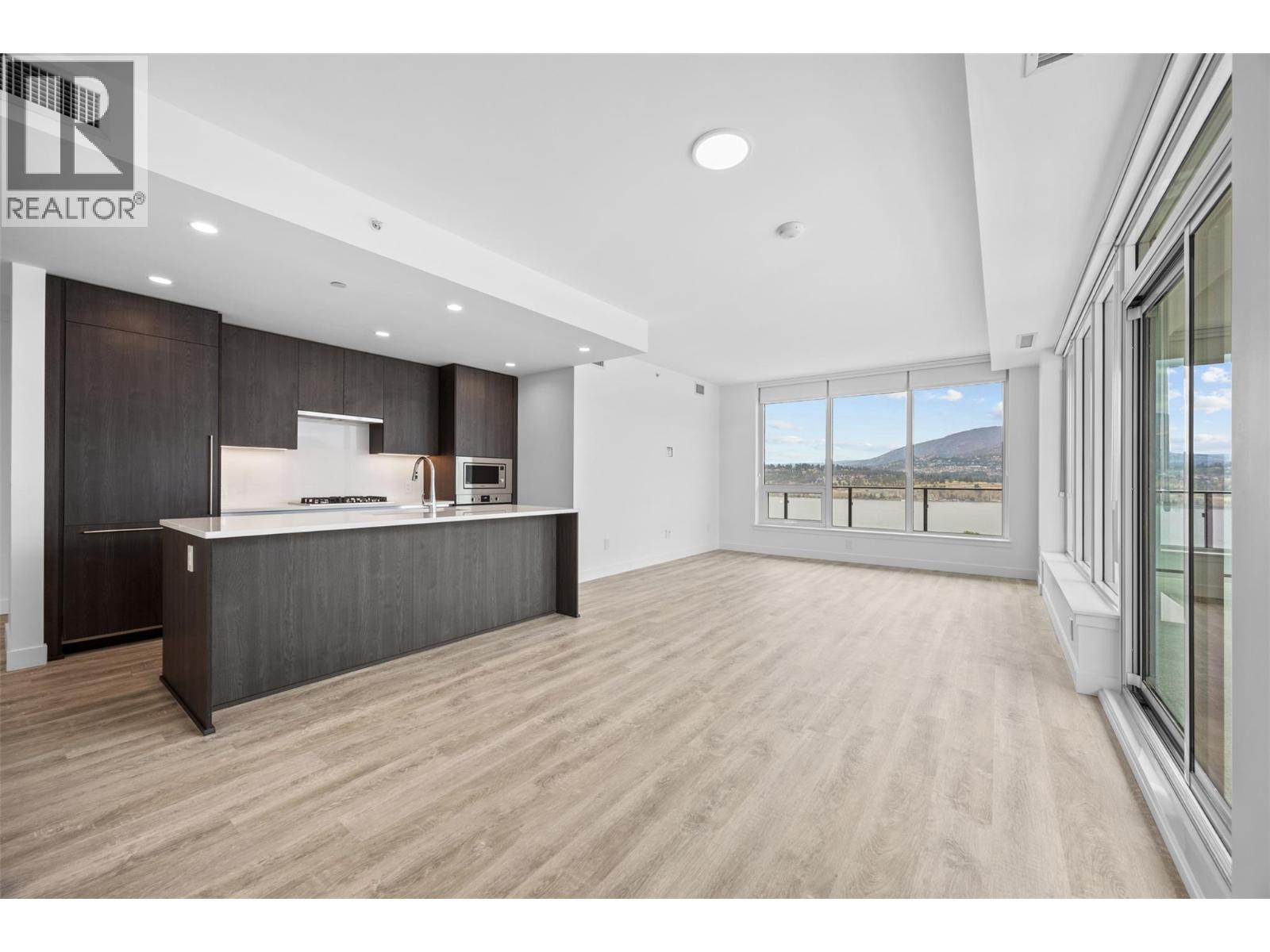 #1808 238 Leon Avenue - 16